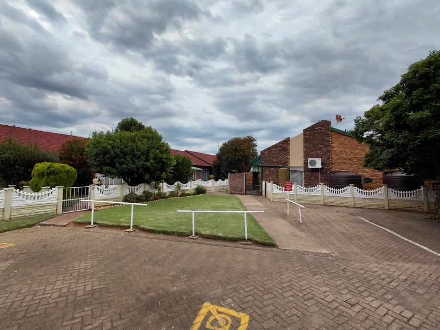 To Let 2 Bedroom Property for Rent in Doringkruin North West